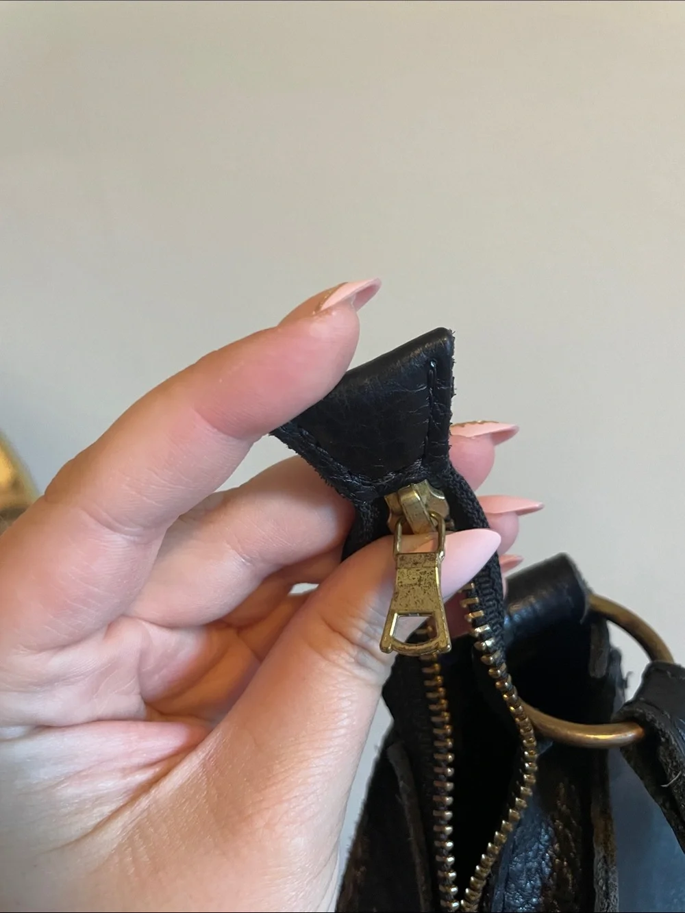 Portland Leather Black Pebbled Leather Triangle Shoulder Bag - Picture 6 of 7